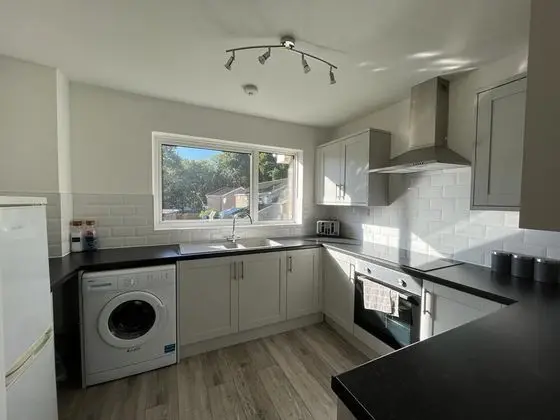 Impeccable 2-bed Apartment in Eastleigh - Mutfak