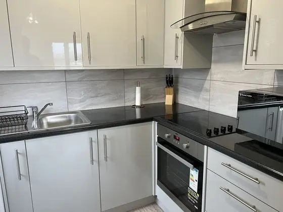 Impeccable 2-bed Apartment in Erith - Mutfak