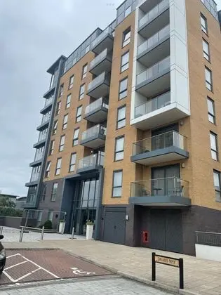 Impeccable 2-bed Apartment in Reading - Dış Mekan