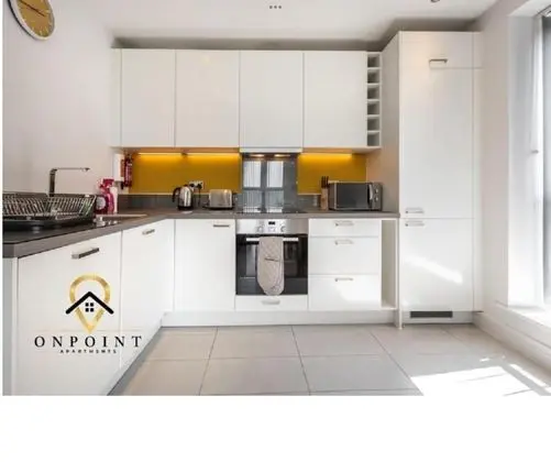 Impeccable 2-bed Apartment in Reading - Mutfak