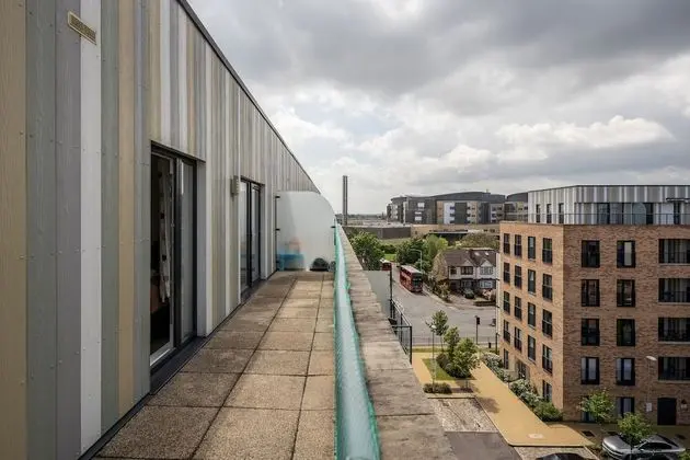 Impeccable 2-bed Apartment in Romford Image Court