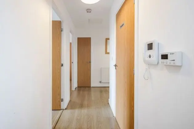 Impeccable 2-bed Apartment in Romford Image Court - Oda