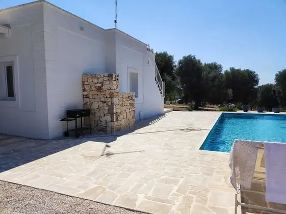 Impeccable 3-bed Villa in Contrada Sessana Grande - Havuz