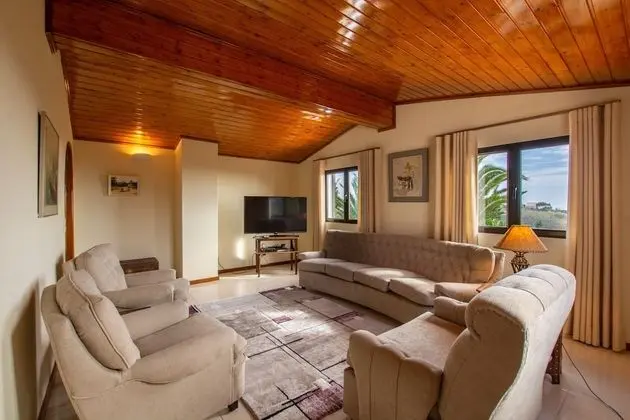 Impeccable 3 Bedroom House, sea View in Aljezur