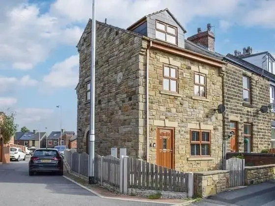 Impeccable 4-bed House in Barnsley - Dış Mekan