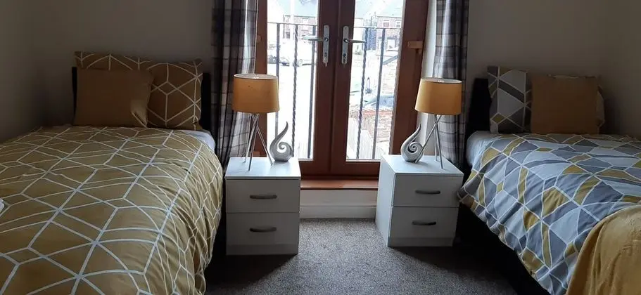 Impeccable 4-bed House in Barnsley - Oda
