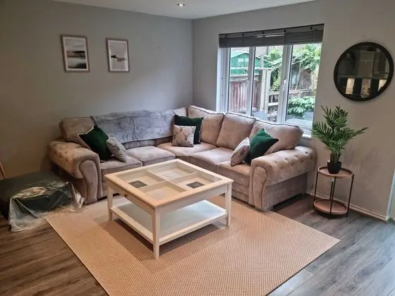 Impeccable 4-bed House in London With Jacuzzi - Oda Düzeni