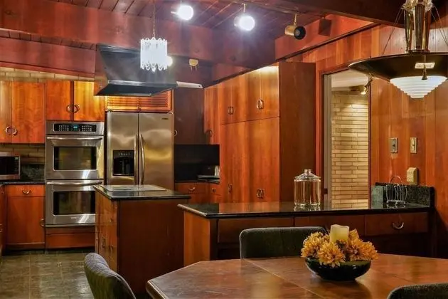 Impeccable 4-bed House in Weirton - Mutfak