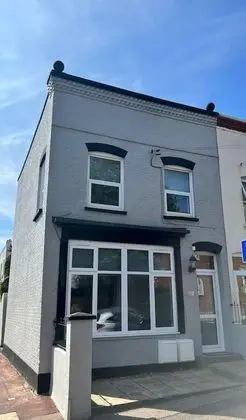 Impeccable 5-bed Apartment in Southend-on-sea