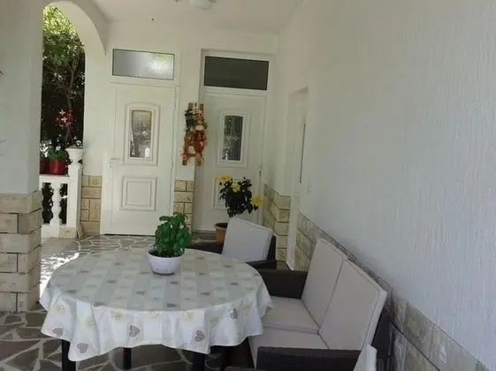 Impeccable 6-bed House in Palit , Rab to 17 People - Yerinde Yemek