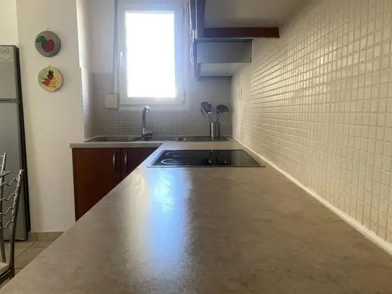 Impeccable Apt Sleeps 5 in Heraklion - Mutfak