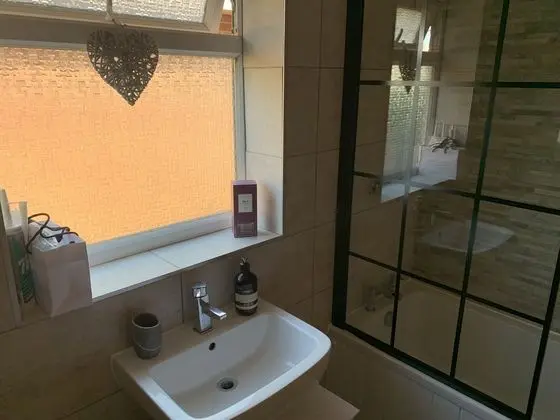 Impeccable Bungalow in Fair Oak, Hampshire - Banyo Tipleri