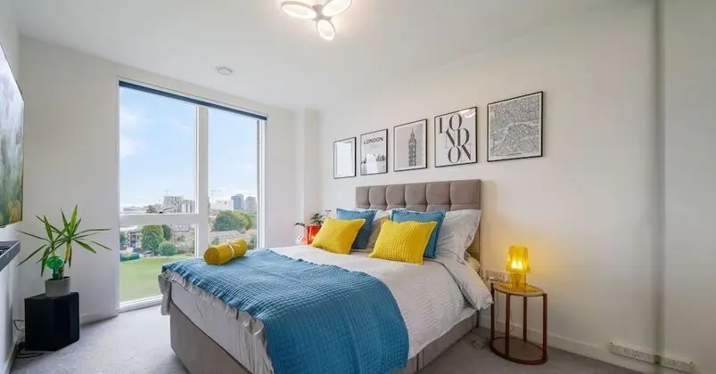 Impeccable Flat Near Canary Wharf and the City