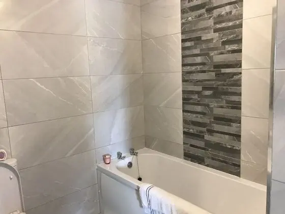 Impeccable two Bedroom Apartment in South Belfast - Banyo Tipleri