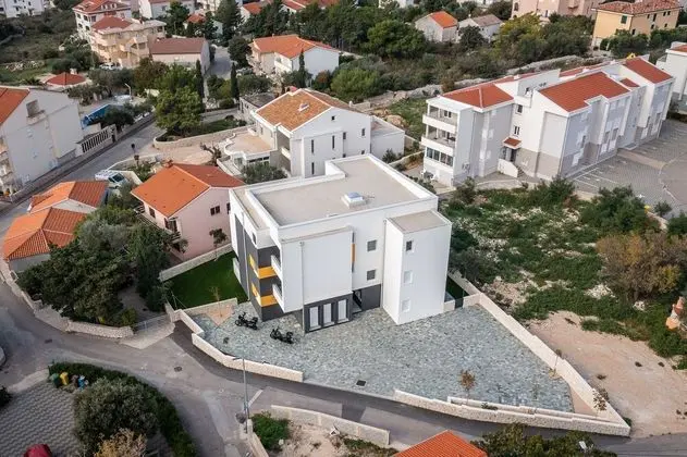 Imperial Apartment with Private Garden - Dış Mekan