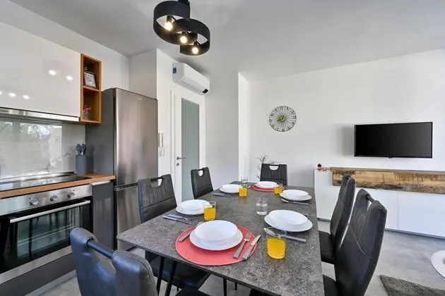 Imperial Apartment with Private Garden - Mutfak