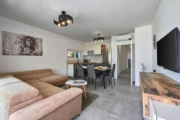 Imperial Apartment with Private Garden - Oda Düzeni
