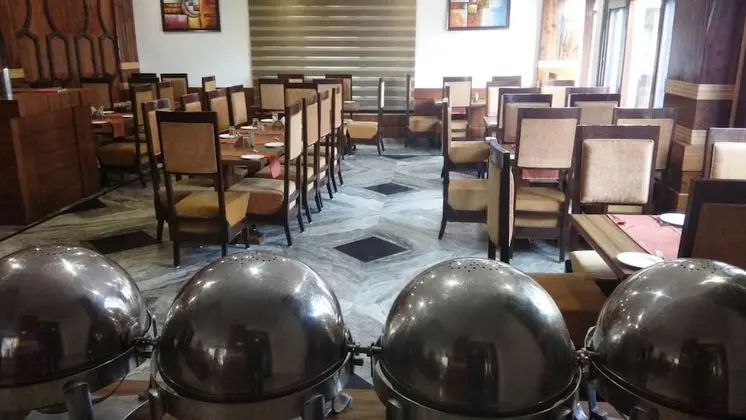 Imperial Heights Clarks Inn Dharamshala - Yerinde Yemek