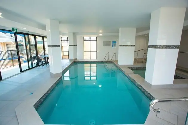 Imperial Surf Private Apartments - Havuz