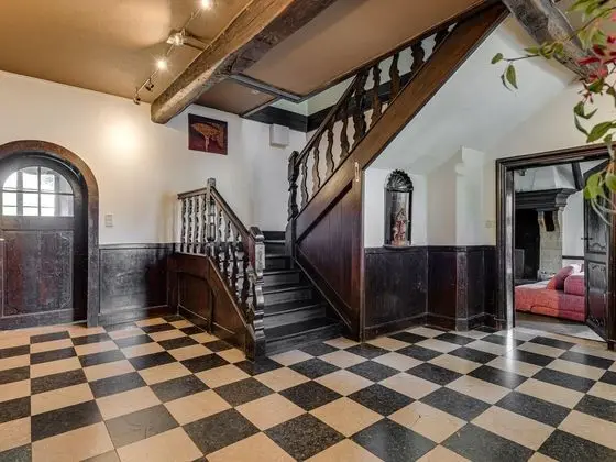 Imposing Holiday Home in Vielsalm With Recreation Room & Tennis Court - Lobi