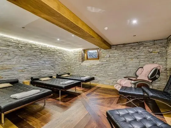Imposing Holiday Home in Vielsalm With Recreation Room & Tennis Court - Spa