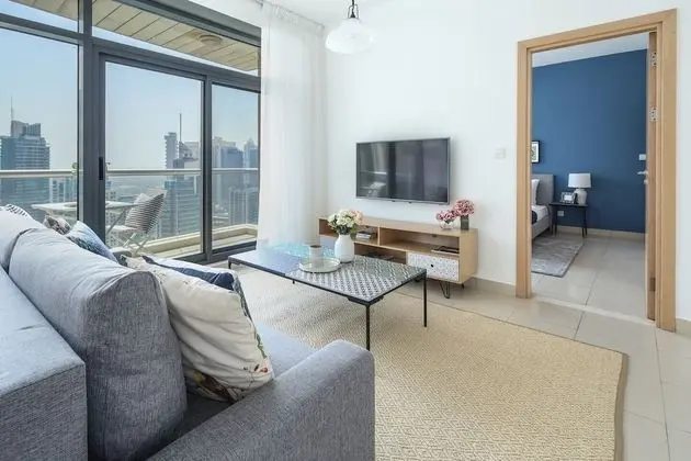 Impressive 1BR w/ Incredible Marina Views! - İç Mekan