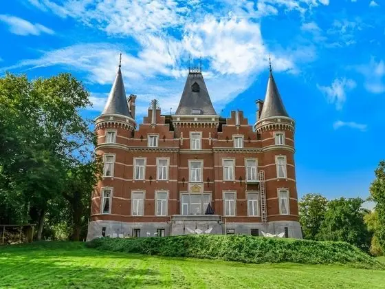 Impressive Castle in Gesves With Sauna - Dış Mekan