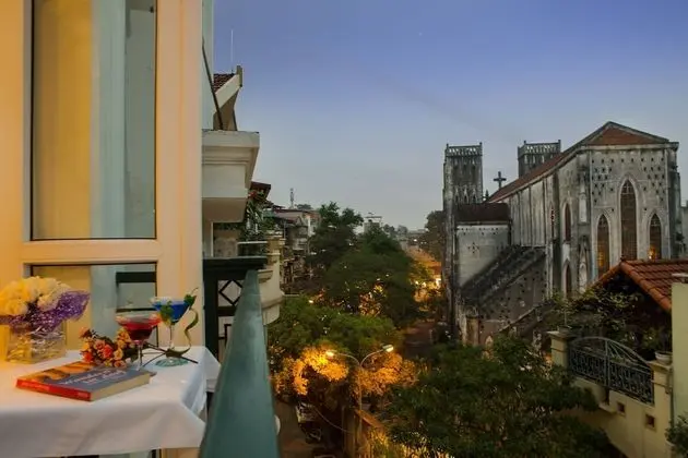 Impressive Hotel