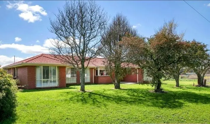 Impressive Hobby Farm Close in Bungaree - 1