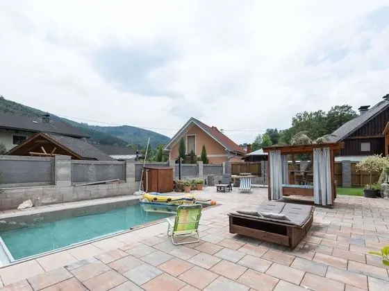 Impressive Holiday Home in Pinsdorf With Swimming Pool - Havuz