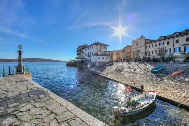 Incanto Sul Lago Pied Dans L' Eau