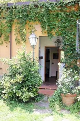 Incenso Fine Studio in quiet Residence with Garden and Rooftop