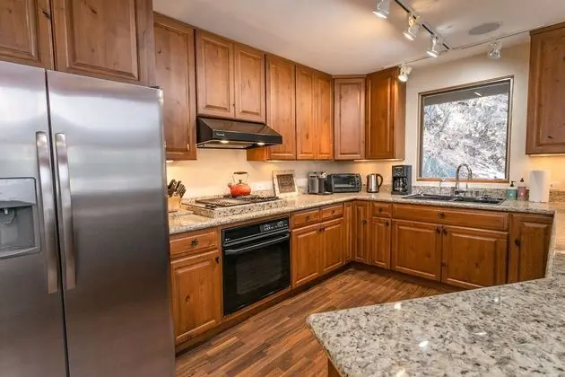 Incredible 2 Story Condo On Ajax - Mutfak