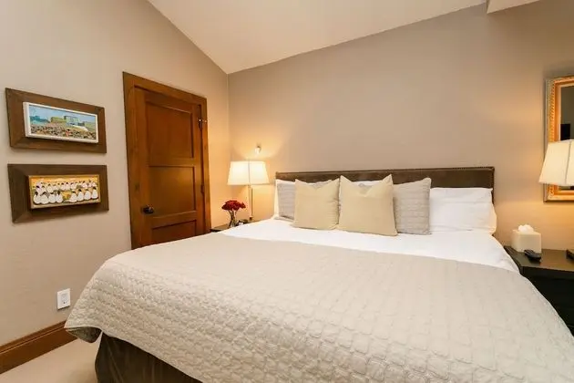 Incredible 2 Story Condo On Ajax - Oda