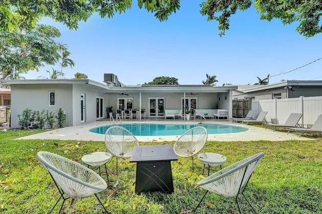 Incredible 4BR Home with Heated Pool - Öne Çıkan Resim