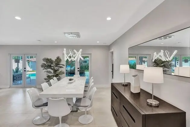 Incredible 4BR Home with Heated Pool - Yerinde Yemek