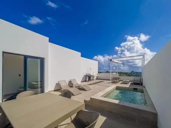 Incredible Beach Penthouse With Bbq and Rooftop