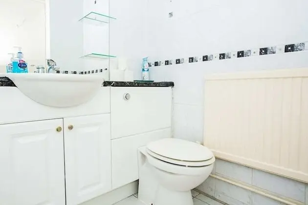 Incredible Views - 1 Bedroom in Chancery Lane - Banyo Tipleri