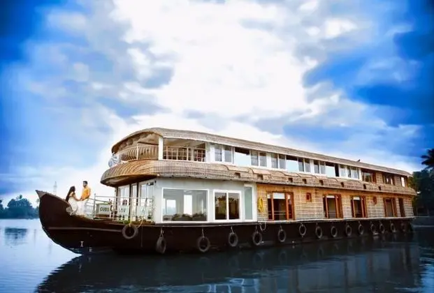 Indiavacationz Houseboat