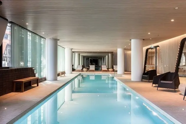Indie, 2BDR Docklands Apartment - Havuz