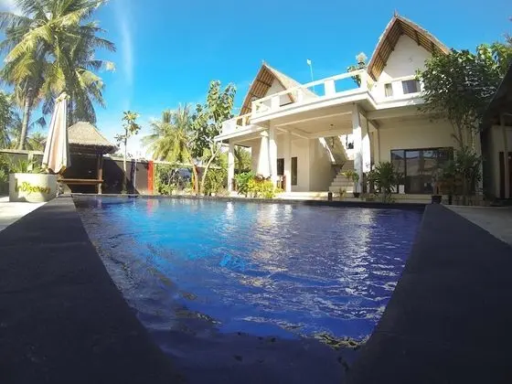 Indigenous Bungalow - Lobi
