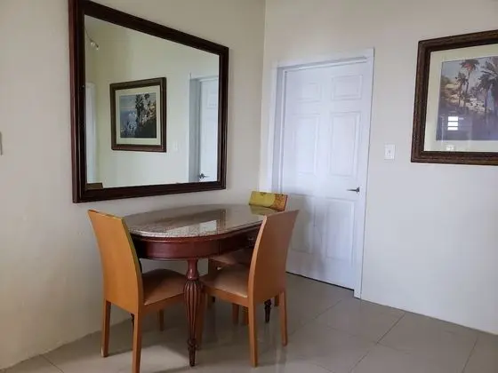 Villa Indigo 1BR in Private Gated Estate - Oda Düzeni
