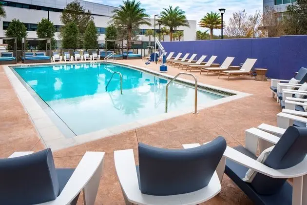 Hotel Indigo Gainesville-Celebration Pointe - Havuz