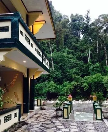 Indra Valley Inn Bukit Lawang - Dış Mekan