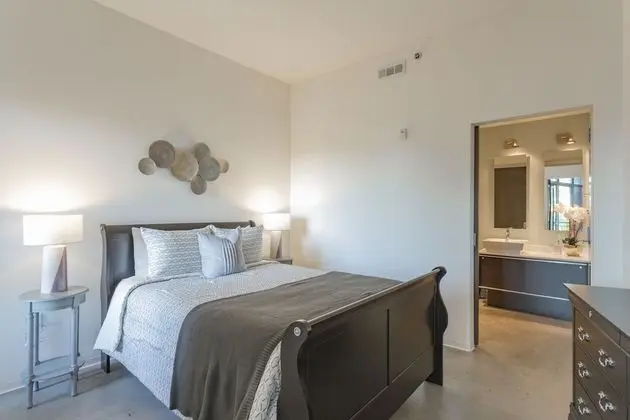 Industrial Chic Condo with Balcony - Oda