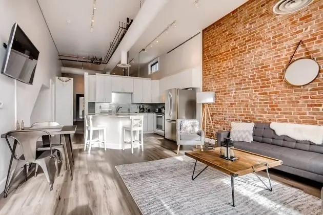 Industrial Design Flat Historic Loft Heart of Lohi
