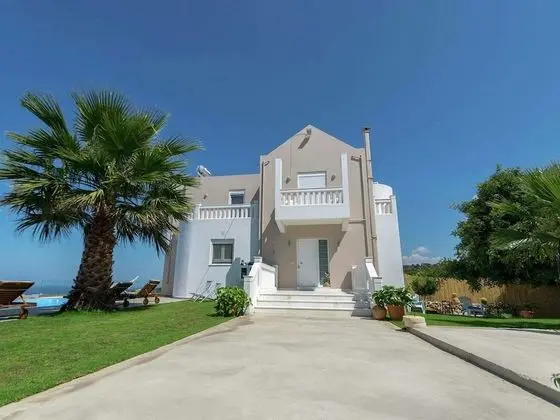 Infinity Pool Villa With Sea Views Near Rethymno City & Beach and Shaded BBQ - Lobi