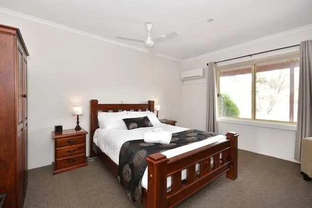 Inglewood Motel and Caravan Park