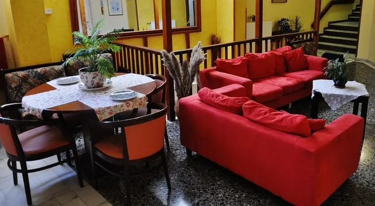 Iniohos Hotel Restaurant - Lobi