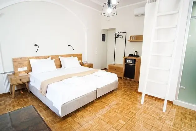 Ink Hotel Phos